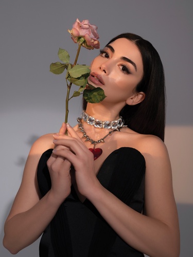 Özge Yağız'dan birbirinden ışıltılı kareler