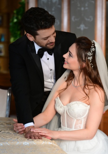 Rabia Soytürk gelinlikle göz kamaştırıyor