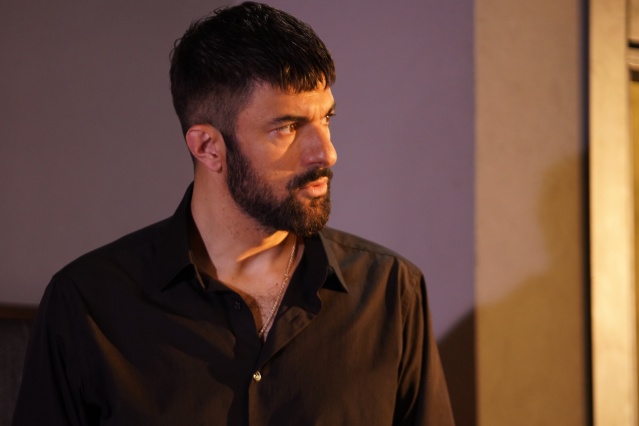 "Adım Farah" yeni bölümünden fotoğraflar paylaşıldı!