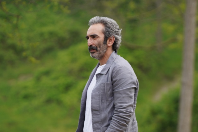 "Adım Farah" yeni bölümünden fotoğraflar paylaşıldı!