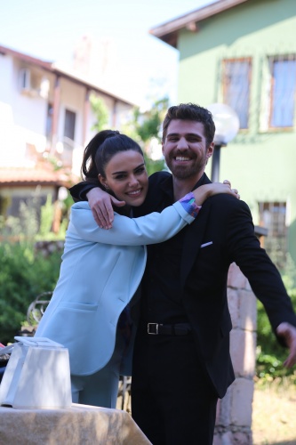 Üç Kız Kardeş’in setinden renkli kareler