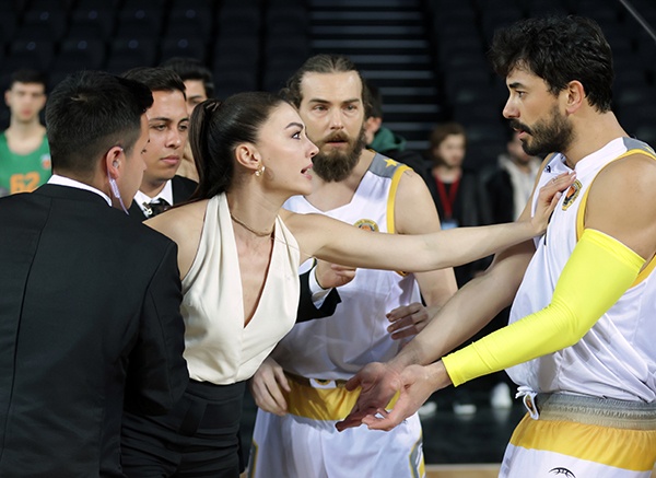 "Kraliçe" dizisinden ilk kareler geldi