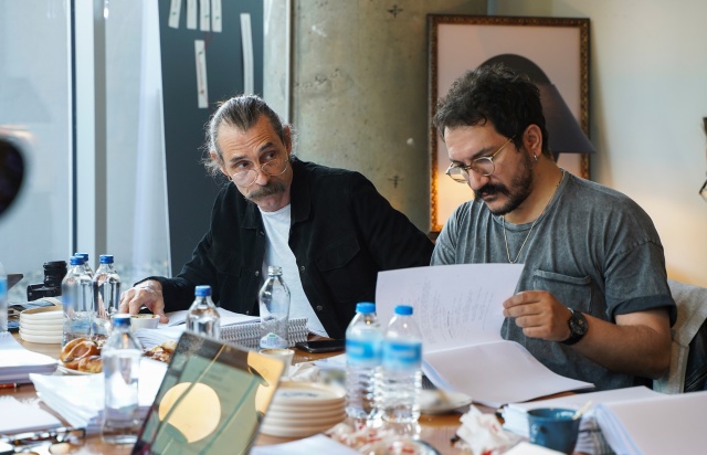 "Çekiç ve Gül: Bir Behzat Ç. Hikayesi"nin 2. sezon okuma provasından kareler paylaşıldı