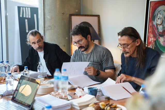 "Çekiç ve Gül: Bir Behzat Ç. Hikayesi"nin 2. sezon okuma provasından kareler paylaşıldı