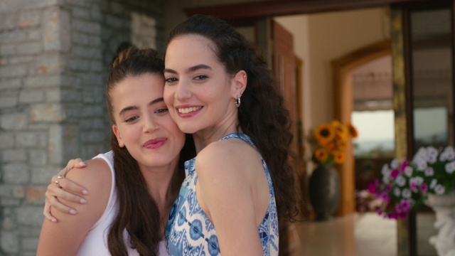 "Üvey Anne"den yeni kareler paylaşıldı