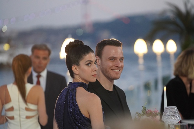 "Ya Çok Seversen"den yeni kareler geldi