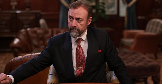 Kral kartları yeniden dağıtıyor